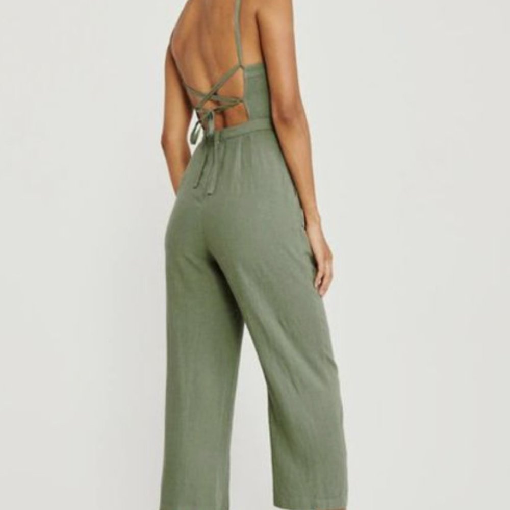 A&F Green Lace Back Jumpsuit Size Medium Petite
